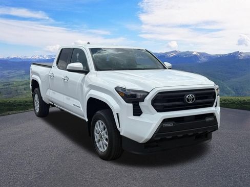 Used 2024 Toyota Tacoma SR5 AWD/4WD image 8