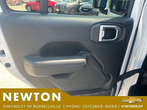 Used 2025 Jeep Gladiator Sport AWD/4WD image 32