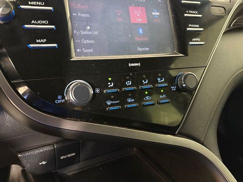 Used 2020 Toyota Camry LE w/ Convenience Package FWD image 25