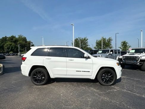 Used 2019 Jeep Grand Cherokee Altitude AWD/4WD image 8