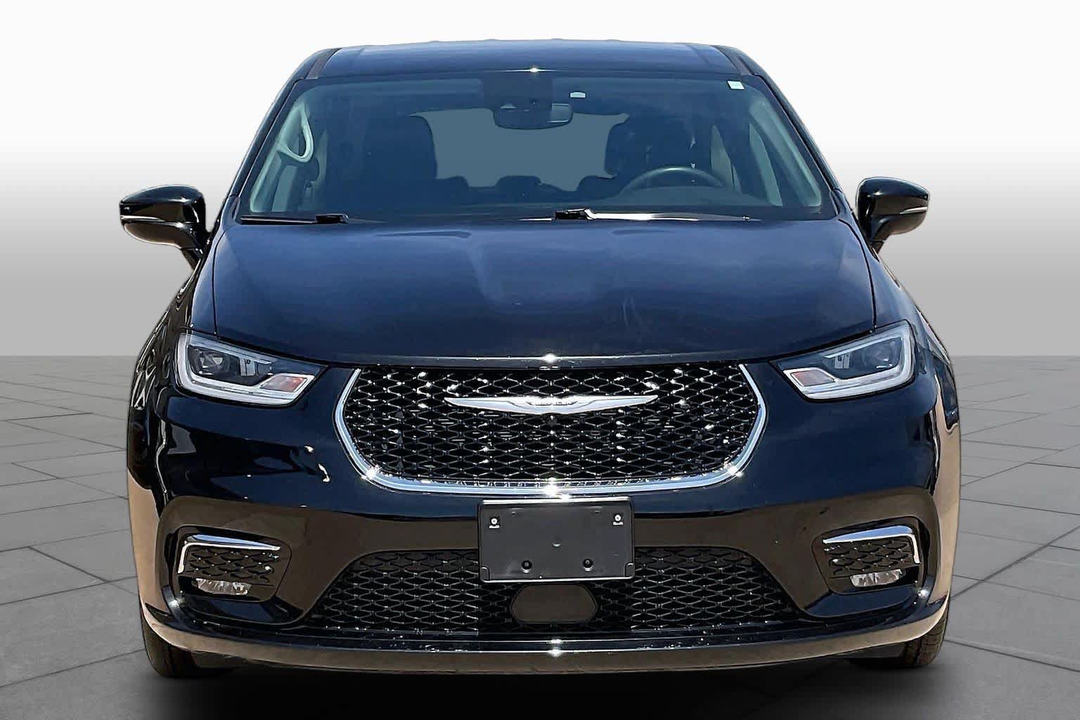 Used 2024 Chrysler Pacifica Touring-L FWD image 5
