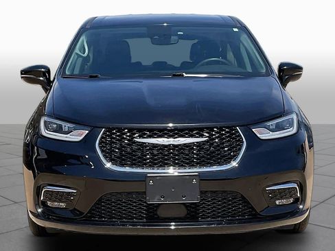 Used 2024 Chrysler Pacifica Touring-L FWD image 5