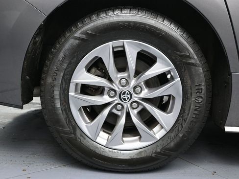 Used 2022 Toyota Sienna XLE w/ XLE Plus Package image 14