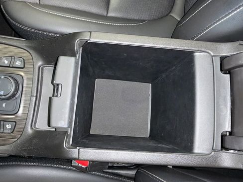 Certified 2023 GMC Acadia SLT w/ Technology Package image 25