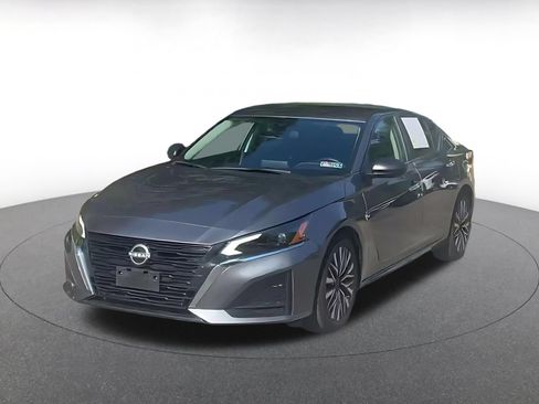 Used 2025 Nissan Altima 2.5 SV FWD image 6