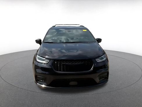 Used 2025 Chrysler Pacifica Limited FWD image 4
