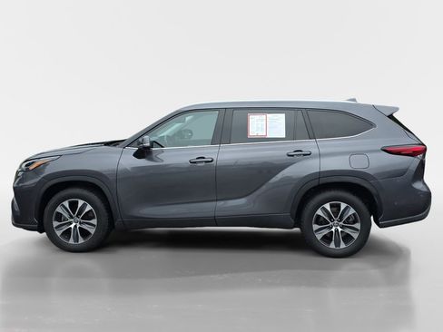 Used 2022 Toyota Highlander XLE FWD image 7