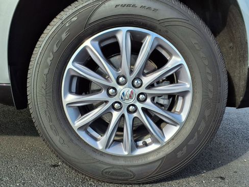 Used 2024 Buick Enclave Essence image 36