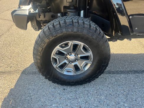 Used 2013 Jeep Wrangler Unlimited Rubicon w/ Dual Top Group AWD/4WD image 25
