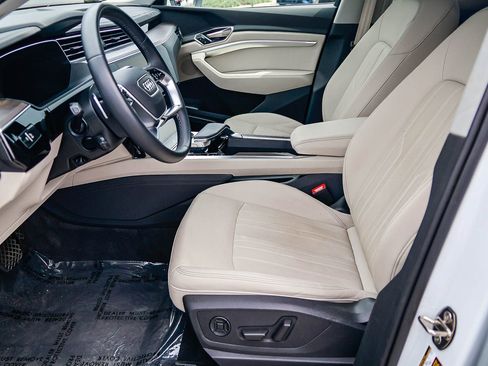 Used 2024 Audi Q8 e-tron Premium Plus image 20