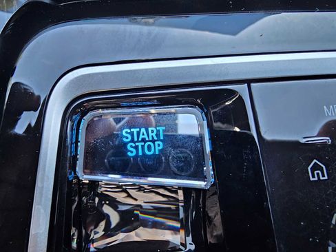 Used 2024 BMW i7 xDrive60 image 33