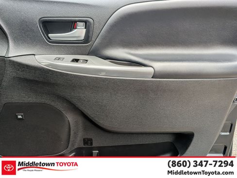 Certified 2019 Toyota Sienna SE w/ SE Preferred Package image 37