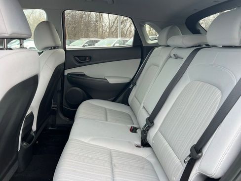 Used 2023 Hyundai Kona SEL image 3