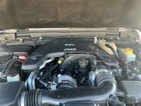 Used 2018 Jeep Wrangler Unlimited Sahara AWD/4WD image 25