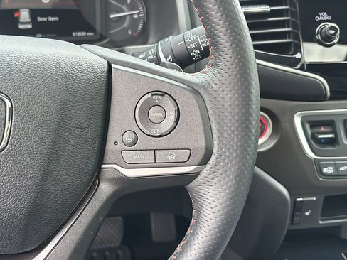 Used 2025 Honda Passport TrailSport image 18