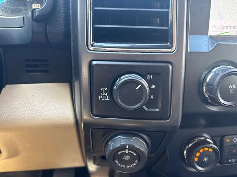 Used 2019 Ford F150 XLT w/ Equipment Group 302A Luxury AWD/4WD image 17