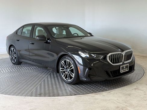 Certified 2024 BMW 530i xDrive w/ M Sport Package AWD/4WD image 7