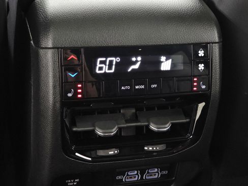Used 2021 Jeep Grand Cherokee L Limited w/ Luxury Tech Group II AWD/4WD image 35