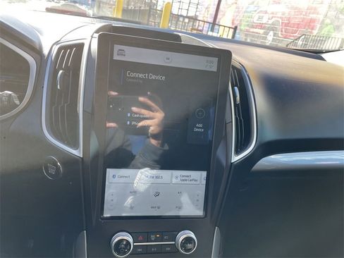 Used 2021 Ford Edge SE image 18