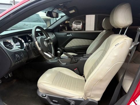 Used 2012 Ford Mustang GT Premium w/ HID Headlamps & Security Pkg RWD image 8