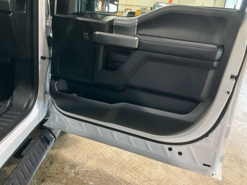 Used 2017 Ford F150 XLT w/ Equipment Group 302A Luxury AWD/4WD image 18