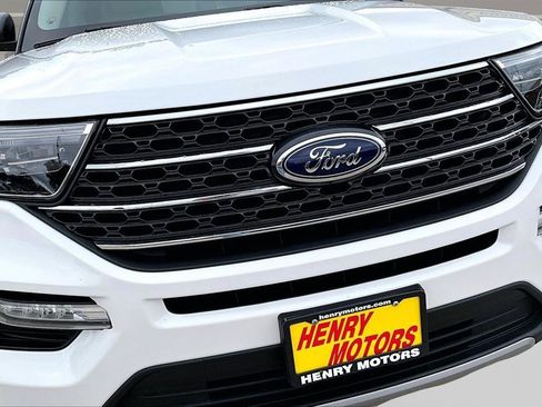 Used 2023 Ford Explorer XLT w/ Equipment Group 202A AWD/4WD image 34