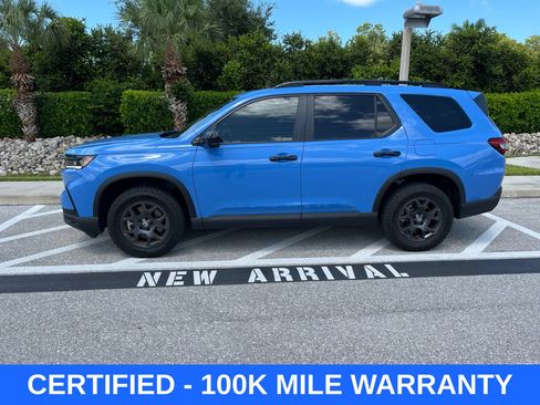 Used 2024 Honda Pilot TrailSport image 2