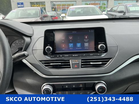 Used 2024 Nissan Altima 2.5 S FWD image 16