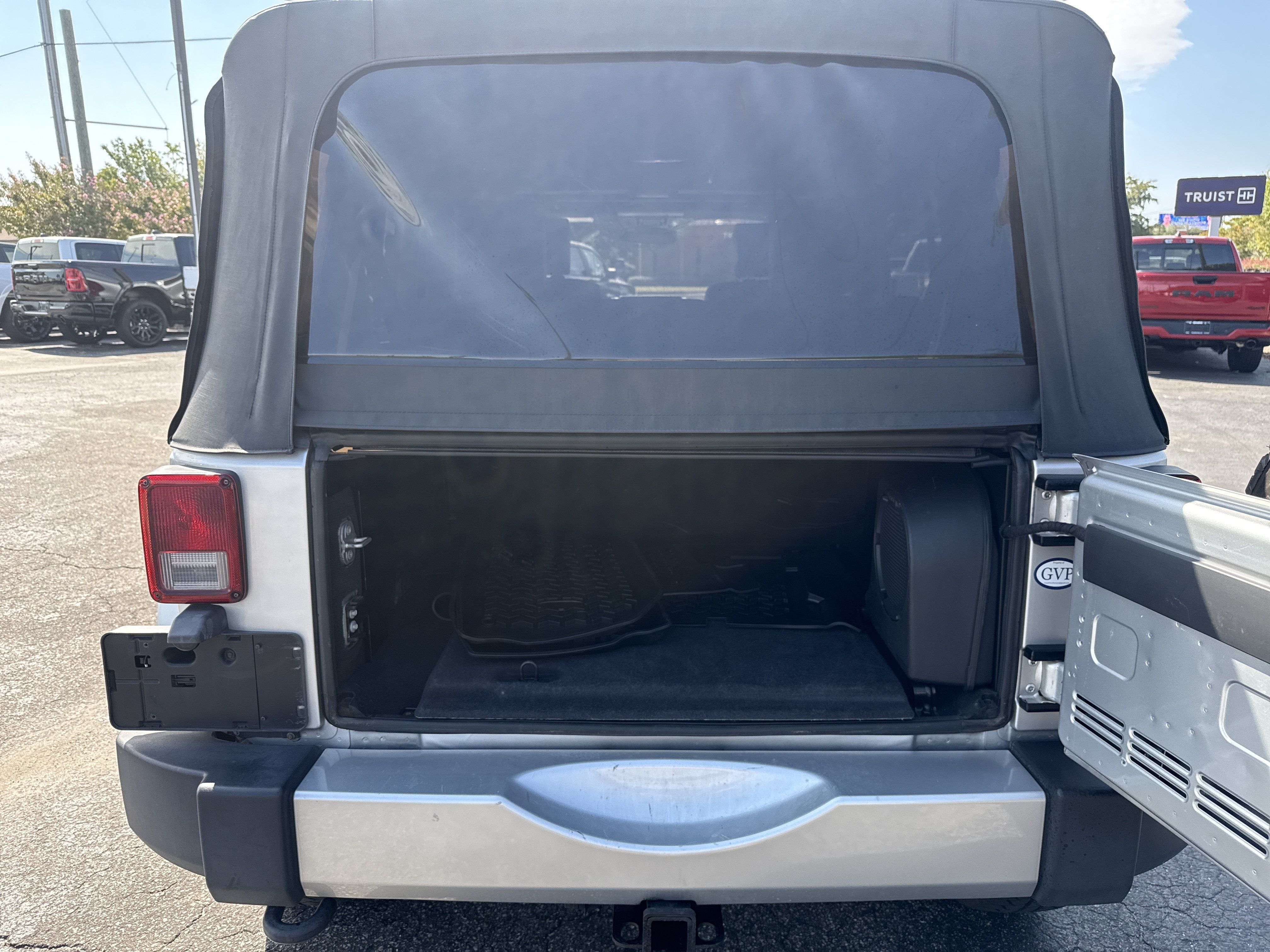 Used 2010 Jeep Wrangler Unlimited Sahara w/ Dual Top Group AWD/4WD image 30