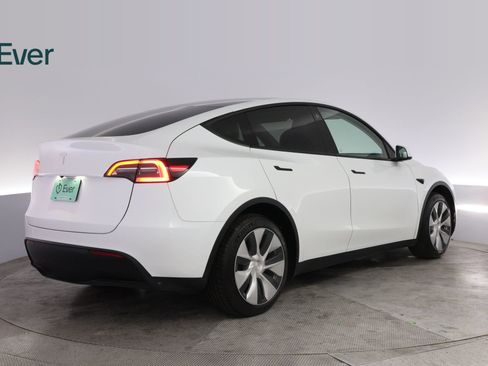 Used 2021 Tesla Model Y Long Range AWD/4WD image 3