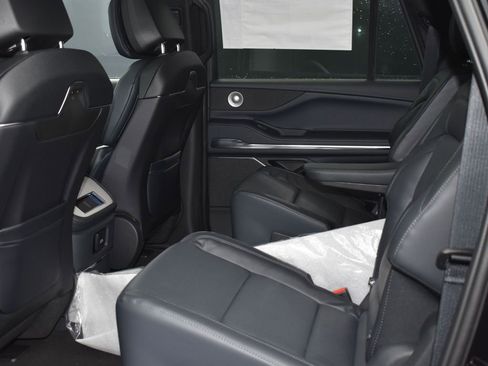 New 2025 Lincoln Navigator L Reserve w/ Jet Appearance Package image 11