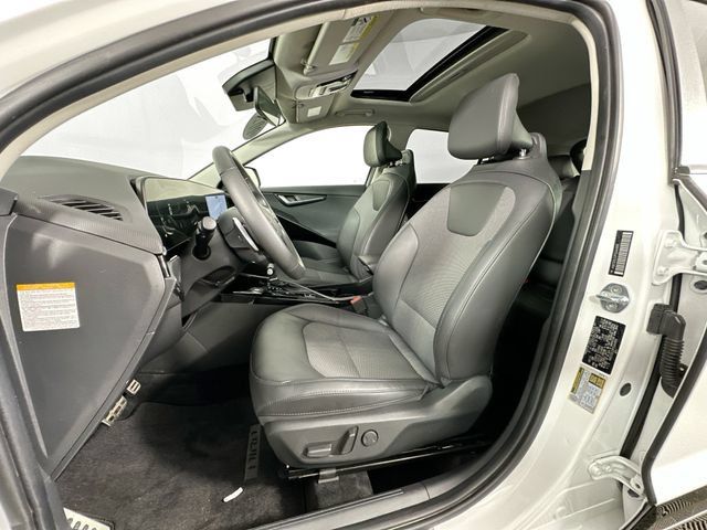 Used 2023 Kia Niro EX Touring FWD image 4