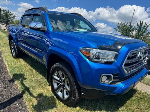 Used 2017 Toyota Tacoma Limited w/ Tow Package AWD/4WD image 5