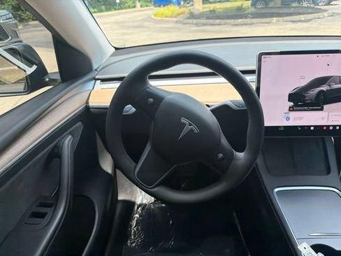 Used 2023 Tesla Model Y Long Range AWD/4WD image 15