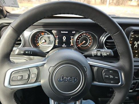 Used 2023 Jeep Wrangler Unlimited Sahara image 21
