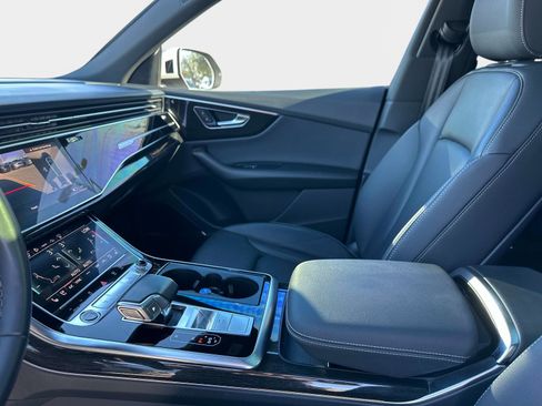 Used 2021 Audi Q8 Prestige w/ Prestige Package image 24