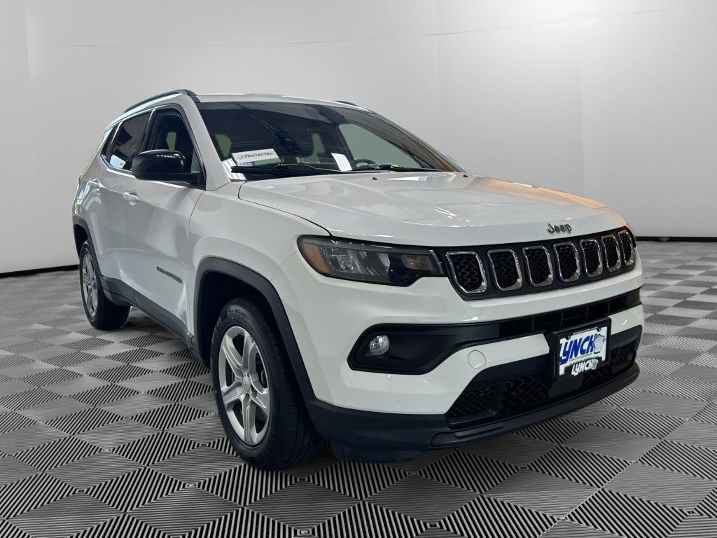Used 2024 Jeep Compass Latitude AWD/4WD image 7