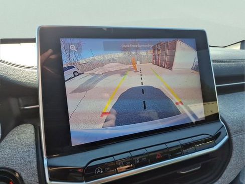 Used 2023 Jeep Compass Latitude image 21