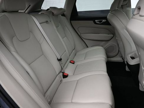 Used 2022 Volvo XC60 B5 Momentum w/ Advanced Package AWD/4WD image 33