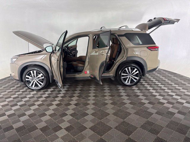 Certified 2025 Nissan Pathfinder Platinum AWD/4WD image 9
