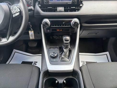 Used 2021 Toyota RAV4 LE image 27