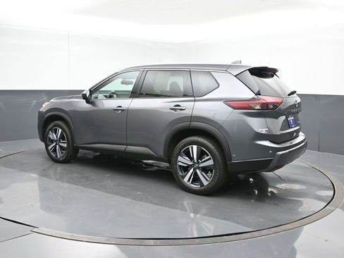 Used 2024 Nissan Rogue SL AWD/4WD image 4