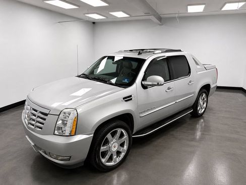 Used 2013 Cadillac Escalade EXT Luxury AWD/4WD image 3