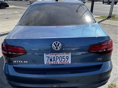 Used 2017 Volkswagen Jetta SE FWD image 5