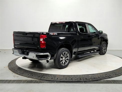 Used 2024 Chevrolet Silverado 1500 LT image 7
