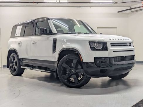 Used 2023 Land Rover Defender 110 V8 AWD/4WD image 2