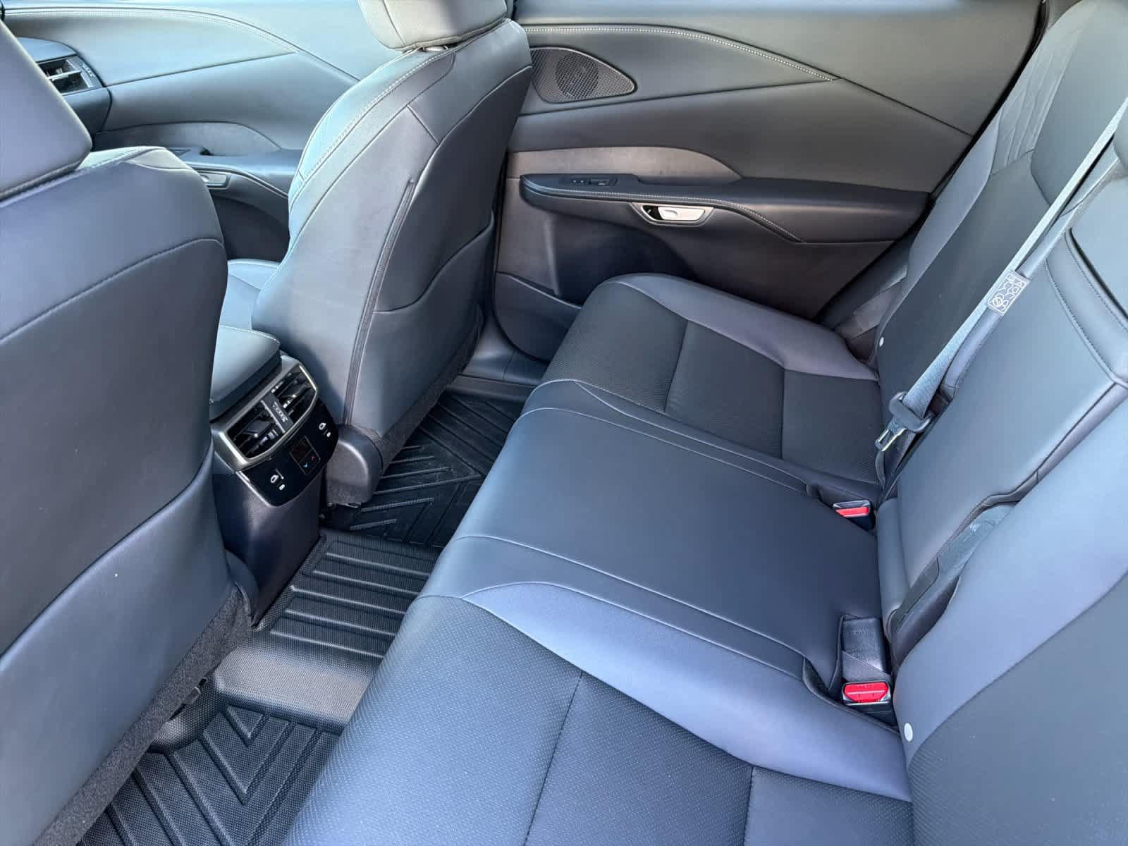Used 2025 Lexus RX 350h w/ Convenience Package AWD/4WD image 4