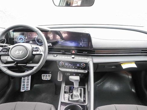 New 2026 Hyundai Elantra SEL FWD image 18