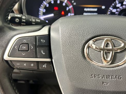 Used 2023 Toyota Highlander LE image 18
