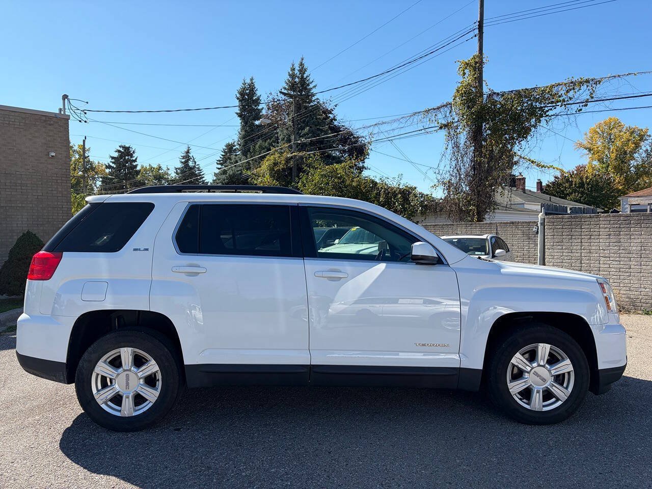 Used 2016 GMC Terrain SLE w/ Convenience Package AWD/4WD image 4